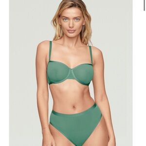 2 balconies Cuup bras